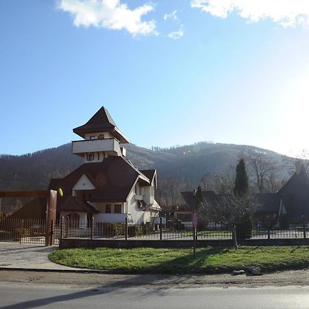 PangaraciorCastelul De Smarald住宿加早餐旅馆 外观 照片