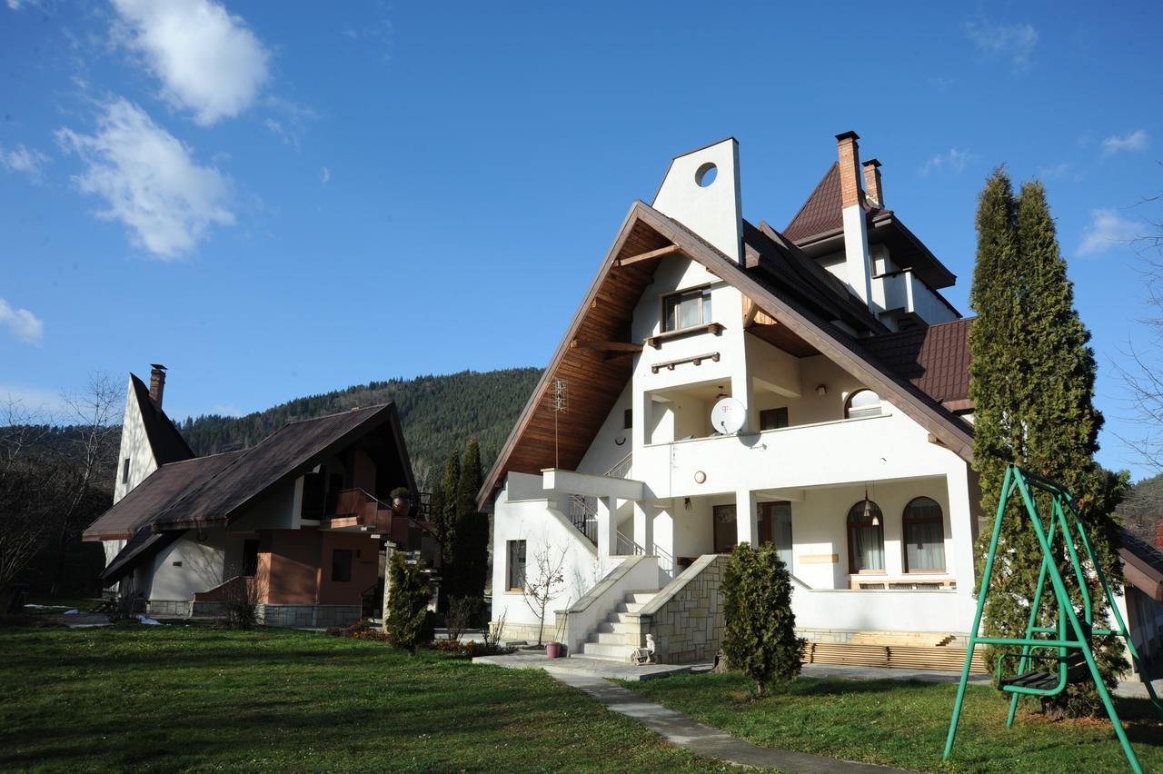 PangaraciorCastelul De Smarald住宿加早餐旅馆 外观 照片